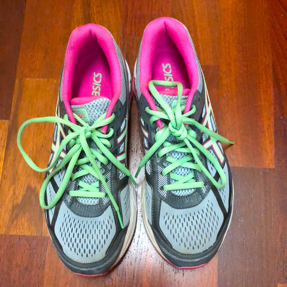 ASICS gel-foundation sneaker. Almost new.